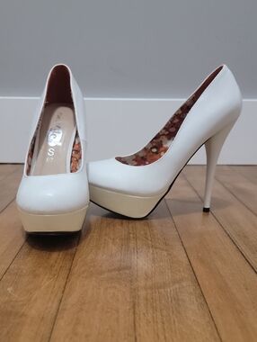 White Platform Stiletto Pumps - Size 6/7